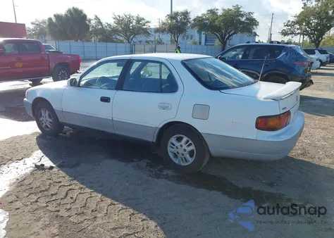 1995 Toyota Camry Le from USA, damaged, VIN 4T1SK12E3SU896688